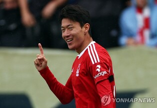 황의조 프리시즌 6경기 연속 출전…노팅엄은 렌에 0-5 대패