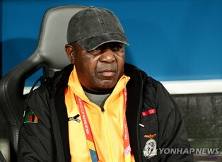 [여자월드컵] 잠비아 감독, 훈련 중 선수 성추행 의혹…FIFA 조사 착수