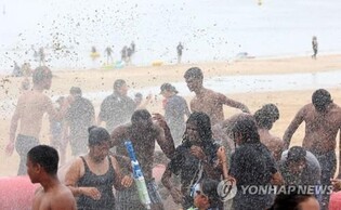 보령 머드체험장 찾은 잼버리 참가자들 "너무 신나요"