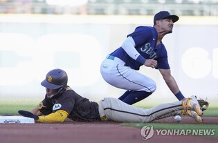 김하성 '광란의 발야구'…MLB 진출 후 첫 한 경기 3도루
