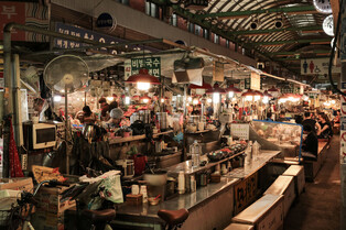 Trendy K-Food, Nude Gimbap in Gwangjang market