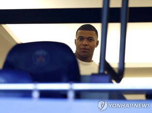 음바페, PSG 1군 훈련 복귀…대립 끝내고 "재계약 논의 시작"