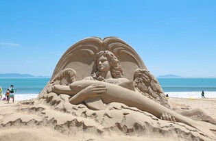 완도 신지 명사십리에 모래조각 작품 '눈길'