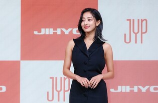 TWICE member Jihyo's solo debut album 'shows who I am'