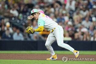 '하성 킴' 연호에…김하성, 결승 2타점 적시타로 화답