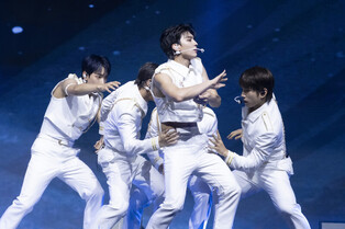 Performance photos from media showcase of K-pop boy group Vanner's first mini album 'Veni Vidi Vici'