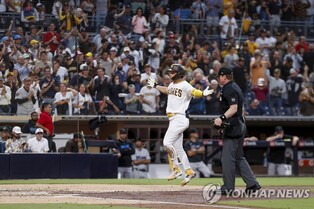김하성, MLB 첫 만루포…5년 만의 코리안 빅리거 그랜드슬램(종합2보)