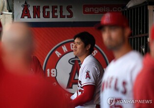 한쪽 칼 집어넣은 '이도류' 오타니…남은 시즌 투수 등판 없다
