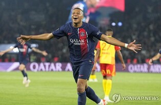 '음바페 멀티골' PSG, 랑스 3-1 꺾고 시즌 첫 승리…이강인 결장