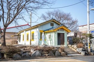 증평 첫 충북등록문화재 '천주교 메리놀병원 시약소' 현판 제막