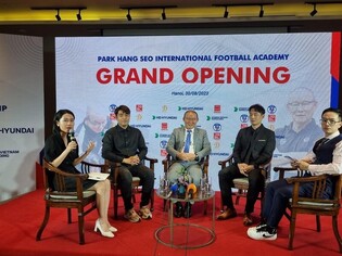 박항서, 베트남서 '축구 아카데미' 론칭…"유소년 유망주 육성"