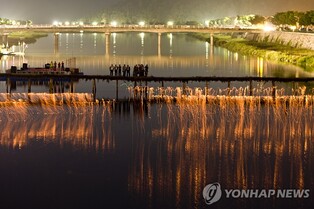 낙화놀이·솟대세우기…무주 반딧불축제서 전통놀이 6개 재연