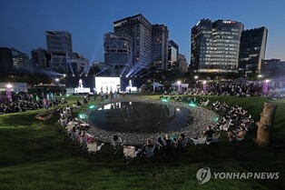 110년만에 열린 광장서 소통·화합…서울도시건축비엔날레 개막