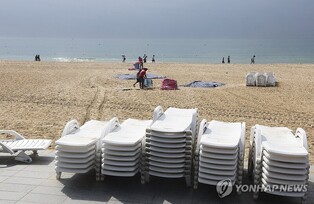 부산 해수욕장 피서객 전년대비 15% 감소…"해외여행 증가 영향"