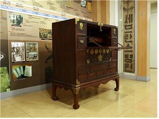 한국 찾은 첫 외과전문의 러들로 박사 책상, 연세의료원에 기증