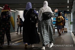 정치·종교는 교실 밖으로…100년 된 프랑스 세속주의 전쟁