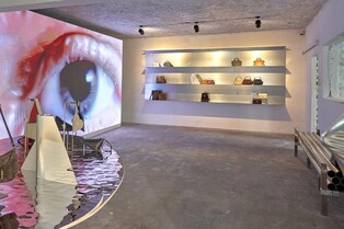 코오롱FnC 핸드백 '쿠론', 이름만 남기고 다 바꿨다