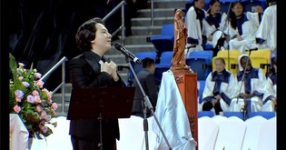 Popera singer Lim Hyung-joo sings 'Ave Maria' before pope in Ulaanbaatar