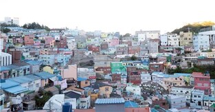 [도시재생 현장을가다] (18)피난민촌에 예술 입혀 국제적 관광명소로