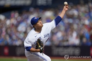 류현진, 승리요건에 1아웃 남기고 강판…눈부신 위기관리 능력(종합)