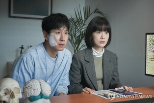 [박스오피스] '잠' 손익분기점 넘어 100만 관객 돌파