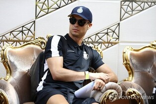 양국 훈풍 속…"와, 호날두다" 사우디 알나스르 이란 입성