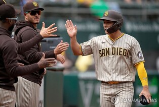 김하성, 복부 통증으로 이틀째 결장…"의료진 소견 기다리는 중"