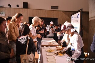 제주해녀 채취 꼬들꼬들 '뿔소라' 맛본 파리지앵