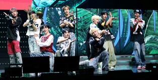 Performance photos from debut showcase of FANTASY BOYS' 1st mini album 'NEW TOMORROW'