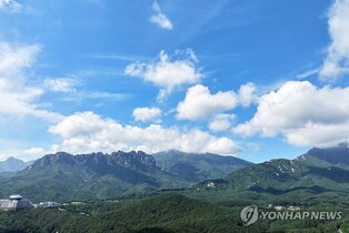 '가을 정취 즐겨볼까'…전국 축제장·유명산에 행락객 '북적'