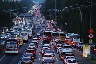 "27일 21시부터 28일 6시까지 추석 귀성길 정체 덜해"