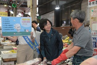 [동정] 오유경 식약처장, 명절 앞두고 청주 전통시장 방문