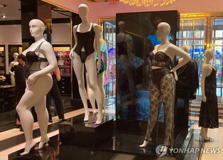 "뱃살 안 가립니다"…빅토리아 시크릿 패션쇼, 다큐로 컴백