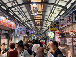 "명절은 명절이네요"…추석연휴 첫날 시장·마트 북적