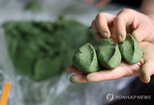 송편 먹는 추석·월병 먹는 중추절…"날은 같지만 서로 달라요"