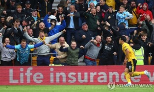 황희찬 '결승골+시즌 5호골'…울버햄프턴, 맨시티 2-1 격파(종합)