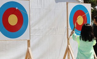 '윷 나와라'…전통놀이 체험 가족들로 북적인 전주국립박물관