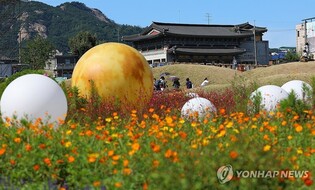 추석 연휴 닷새째 전국 축제장·관광지 나들이객 '인산인해'