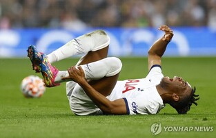 EPL 토트넘 "우도기 향한 인종차별 역겨워…대응 나설 것"