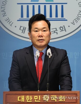 與김승수, '보호자 동반해도 못보는 15세 관람가' 법안 발의