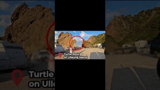 Ulleung Island’s landmark Turtle Rock collapsed Monday injuring 4 people nearby
