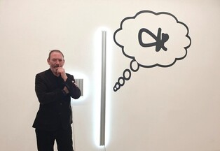 라이팅 부조와 그래픽 기호…英작가 리암 길릭의 새로운 시도