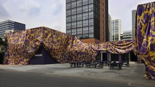 버버리, '성수 로즈' 팝업…영국 가정식 카페도 운영