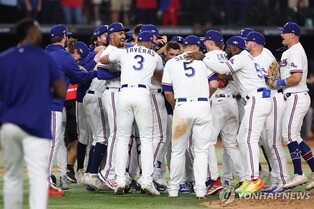 MLB 텍사스, 볼티모어에 3연승 거두고 12년 만에 ALCS 진출(종합)