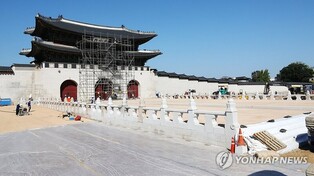 Gwanghwamun's 'woldae' to be unveiled this week after restoration