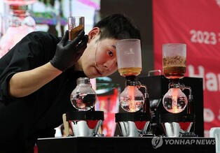 "내가 최고 바리스타" 강릉커피축제의 치열한 커피경연 '관심'