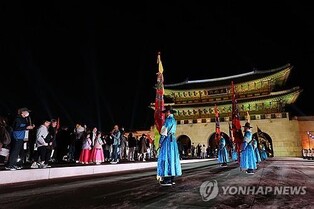 (LEAD) Gwanghwamun's 'woldae' unveiled after being restored to original state