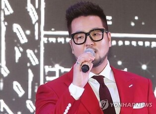 Singer Kim Tae-woo fined for taking private ambulance to get to event venue