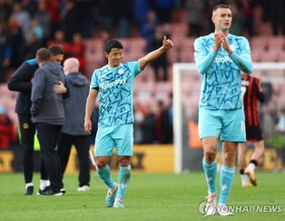 황희찬 '퇴장 유도+결승골 도움'…울버햄프턴 2-1 역전승