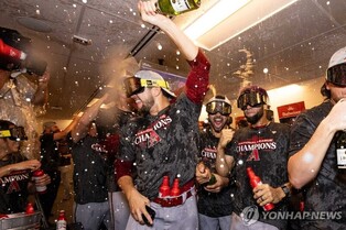 2년 전 100패 팀끼리 월드시리즈…누가 이겨도 54년 만의 기적